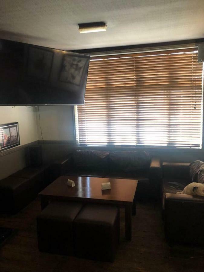 The Holroyd Arms Hotel Гилдфорд Екстериор снимка
